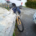 自転車とか後ろに見えてるバスで回る