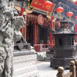 黄大仙祠の中の本堂？煙たい。
